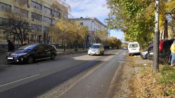 С разницей в пять минут сбили двух человек на улице Джамбула в Хабаровске