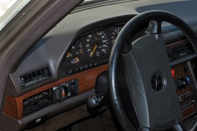 Итоги дня: +181, гибель журналистки, спящий угонщик, обвинение в Холдоми и пучеглазые мухи