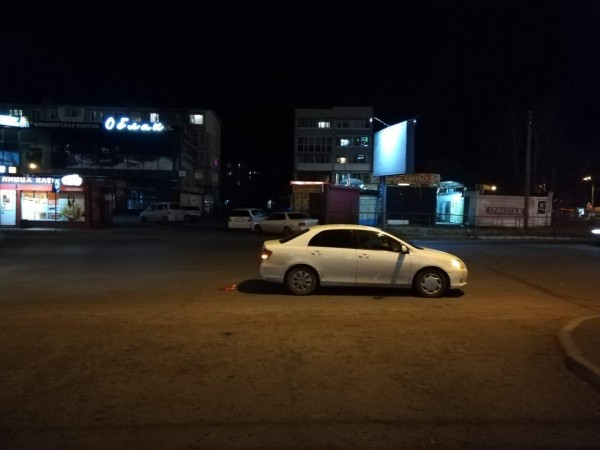 Водитель в Хабаровске сбил человека на тротуаре и скрылся