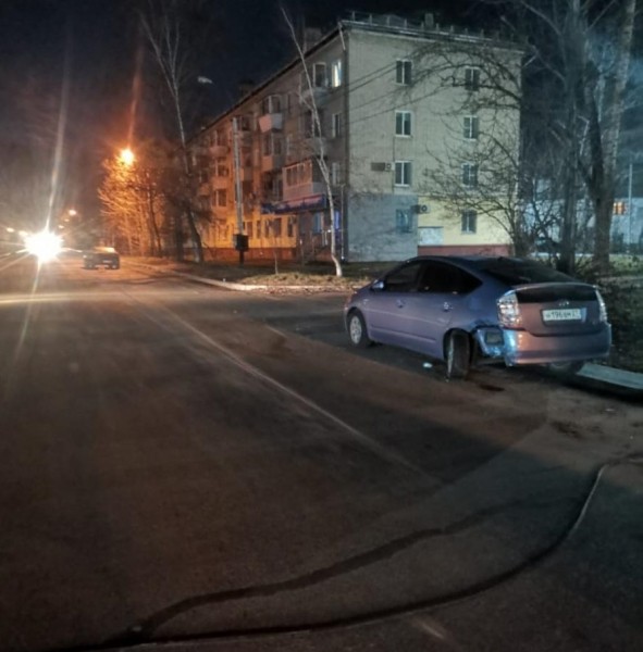 Хабаровск с колес: пьяная за рулем, влетела в дерево, крупное ДТП и тяжелый велосипедист