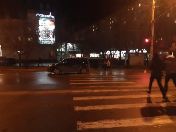 Хабаровск с колес: пьяная за рулем, влетела в дерево, крупное ДТП и тяжелый велосипедист