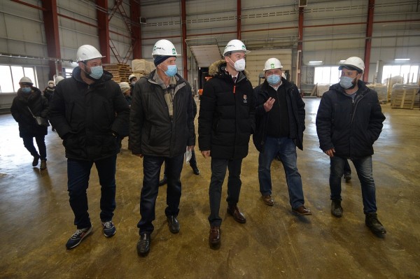 Михаил Дегтярев проверил, как в крае готовы к отказу от продажи необработанной древесины