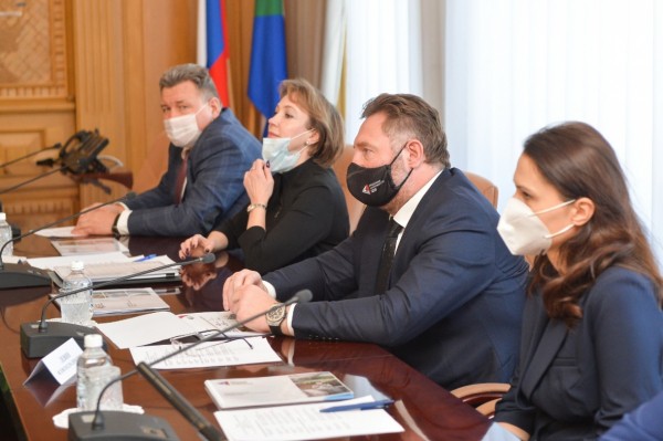 Михаил Дегтярев провел рабочую встречу с руководством компании "Амур Минералс"