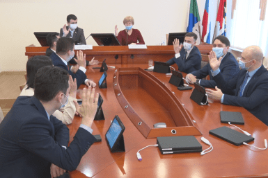 Итоги дня: высотки наступают, Чумикан закрыт, безвкусные ларьки и активные эворонцы