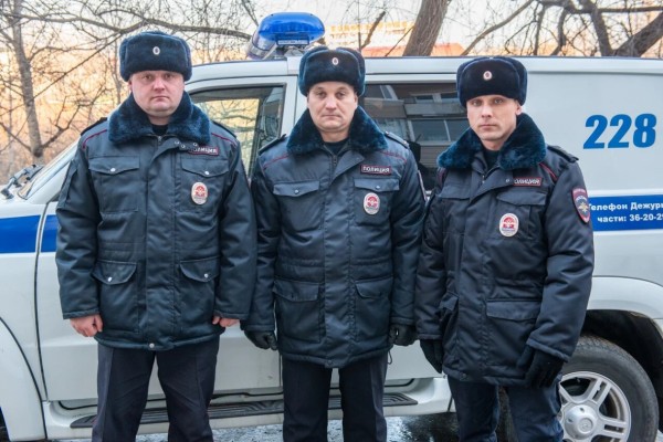 Семилетнего ребенка спасли из пожара сотрудники ППС в Хабаровске Семилетнего ребенка спасли из пожара сотрудники ППС в Хабаровске