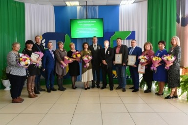 Итоги дня: ученик против уборщицы, порно-скандал, вакцинация и Варламов о Хабаровске Итоги дня: ученик против уборщицы, порно-скандал, вакцинация и Варламов о Хабаровске