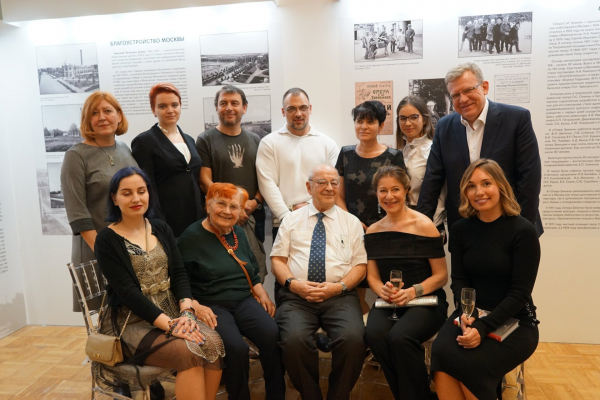 Тайны династии Зиминых: RT выяснил, что скрывает семья спонсора Навального Тайны династии Зиминых: RT выяснил, что скрывает семья спонсора Навального