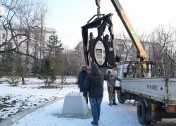Скульптуры начали устанавливать в хабаровском Театральном сквере