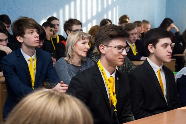 Комсомольский НПЗ оказал благотворительную помощь учреждениям образования