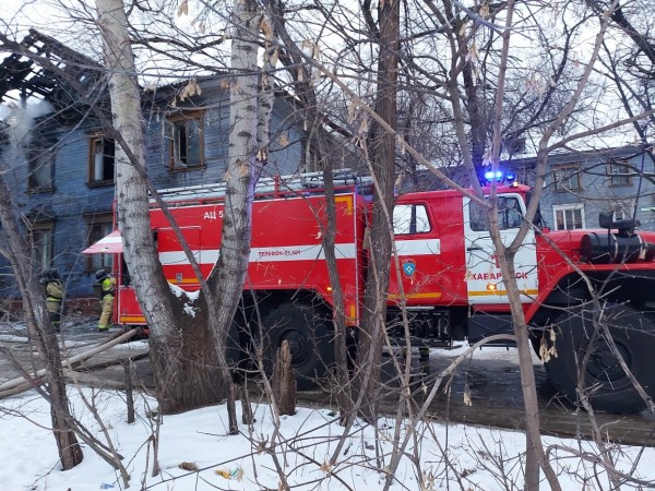 Двухэтажный дом горел в центре Хабаровске Двухэтажный дом горел в центре Хабаровске