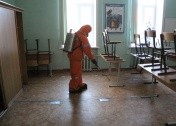 Сотрудники МЧС провели дезинфекцию в хабаровских школах
