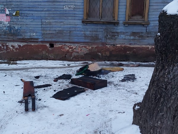 Двухэтажный дом горел в центре Хабаровске Двухэтажный дом горел в центре Хабаровске