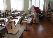 Сотрудники МЧС провели дезинфекцию в хабаровских школах