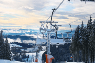 Итоги дня: победа "СКА-Нефтяника", дорогие склоны и Рождество в Хабаровском крае