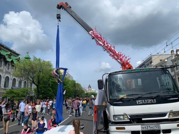 Оркестр, стрит-арт и танцы: на главной улице стартовал фестиваль "Счастливый Хабаровск"
