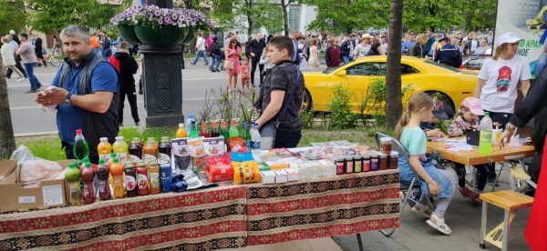 Оркестр, стрит-арт и танцы: на главной улице стартовал фестиваль "Счастливый Хабаровск"