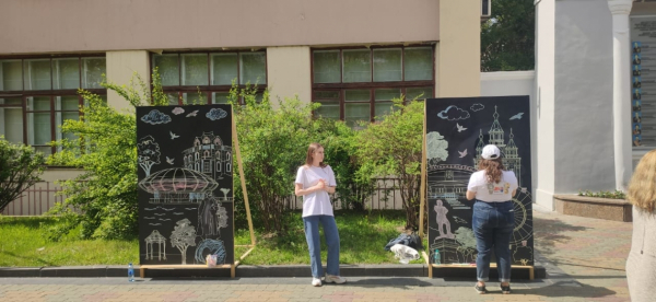 Оркестр, стрит-арт и танцы: на главной улице стартовал фестиваль "Счастливый Хабаровск"