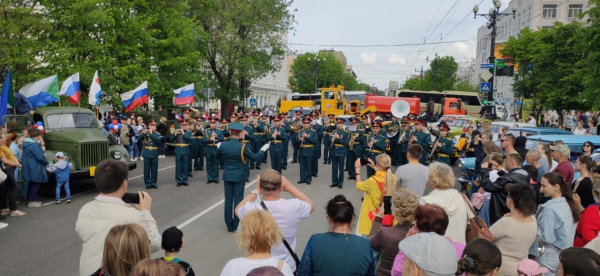 Оркестр, стрит-арт и танцы: на главной улице стартовал фестиваль "Счастливый Хабаровск"