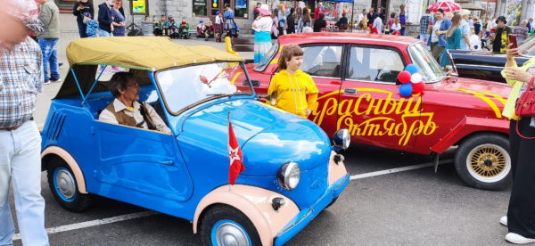 Оркестр, стрит-арт и танцы: на главной улице стартовал фестиваль "Счастливый Хабаровск"