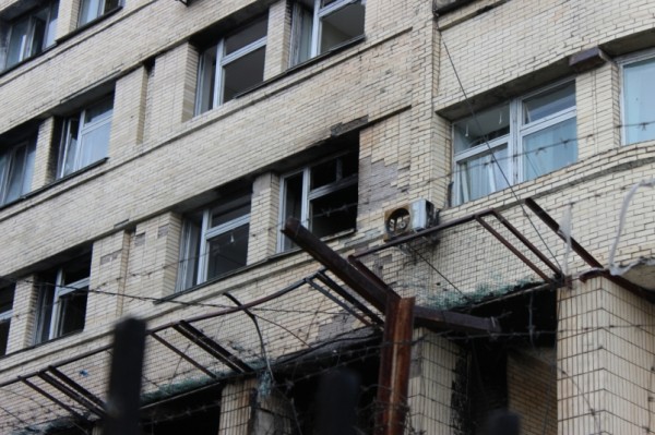 На открытой площадке военного госпиталя в Хабаровске загорелись стройматериалы - ВВО