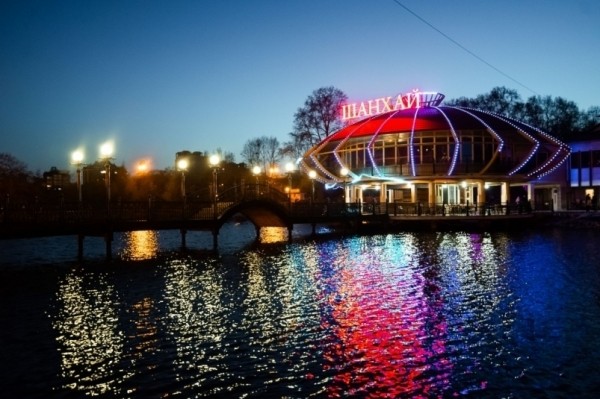 Итоги дня: крупный пожар, отремонтировали дорогу, устранили аварию и шесть кандидатов