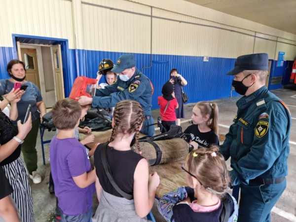 Старшейшую пожарную часть в городе посетили ученики хабаровских школ