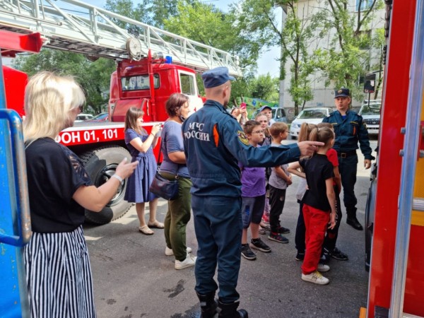 Старшейшую пожарную часть в городе посетили ученики хабаровских школ