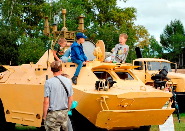 "Вальс на Т-80" и "мазурка на БМП-2": в Хабаровском крае завершился форум "Армия-2021"