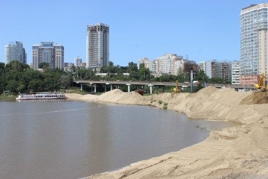 Итоги дня: падение ребенка, бегом от медведя, дорожный лихач и комариное озеро с запахом
