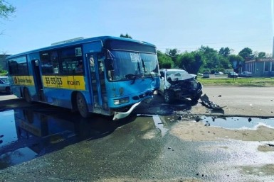 Итоги дня: крушение вертолета, СИЗО в Хабаровске переносят, чума свиней, отходы в реках