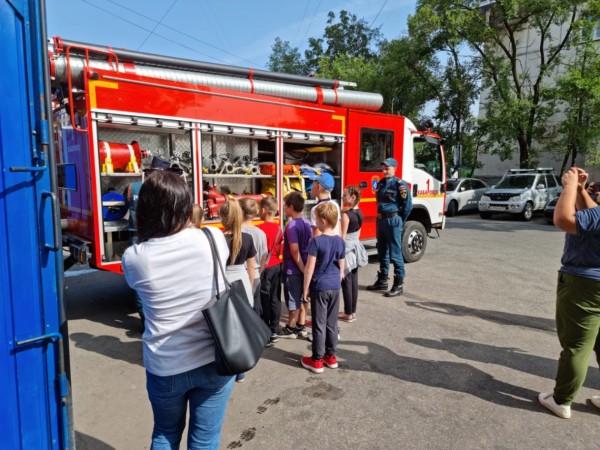 Старшейшую пожарную часть в городе посетили ученики хабаровских школ