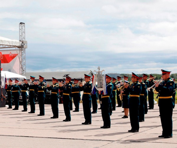 "Вальс на Т-80" и "мазурка на БМП-2": в Хабаровском крае завершился форум "Армия-2021"