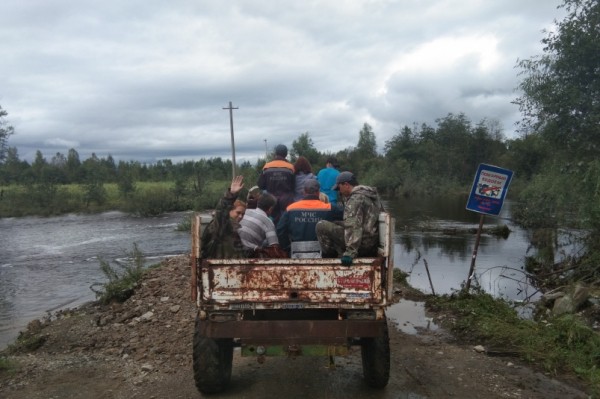 Спасатели пришли на помощь жителям "отрезанных" поселков Верхнебуреинского района