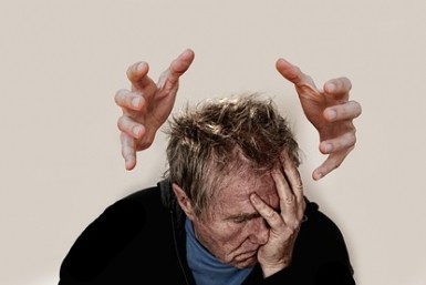 Итоги дня: хабаровский комик, "золотые" похороны,  психолог-вымогатель и инспектор пропал