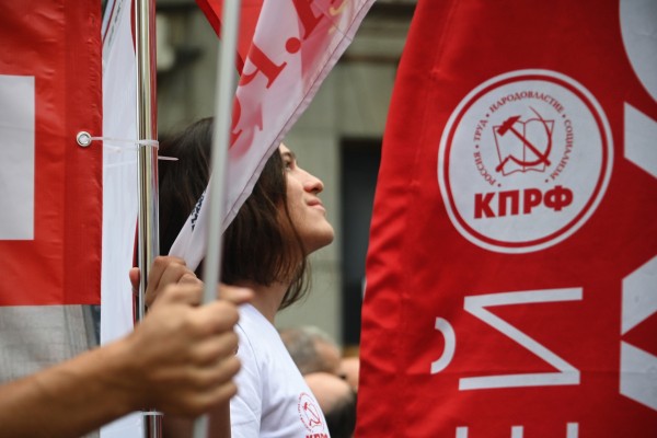 &laquo;Погрязла в пороках партийной номенклатуры&raquo;: почему Союз коммунистической молодёжи выступил против КПРФ