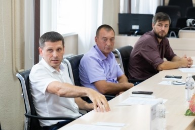 Итоги дня: Приморье ждет шторм, питерские цели, олимпийский статус и школьная форма из ИК