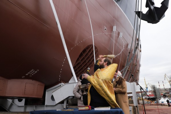 Спущен на воду российский супертраулер "Капитан Мартынов" для РРПК