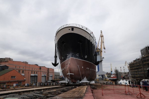 Спущен на воду российский супертраулер "Капитан Мартынов" для РРПК