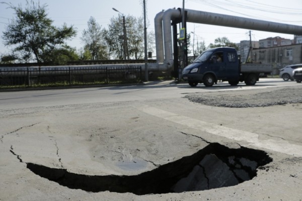 Ответный удар: по ул. Павла Морозова в Хабаровске снова образовался провал