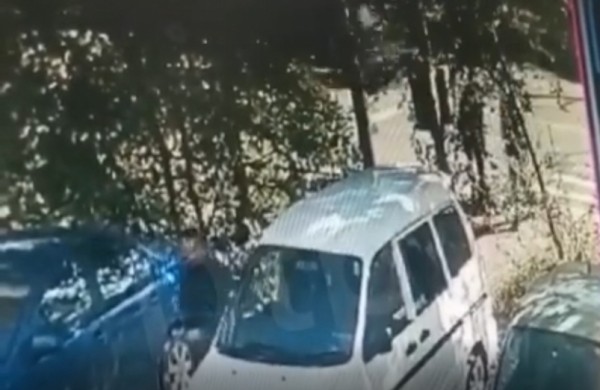 Смертельно опасная шалость: дети в Хабаровске закидывали проезжающие авто водяными бомбами