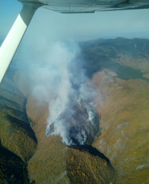 Мощный таежный пожар на Мяо-Чан в Хабаровском крае локализован, но пока не потушен