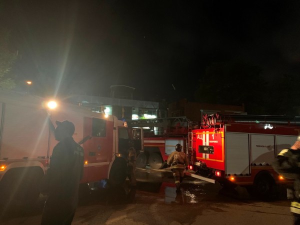 Административное здание на проспекте 60 лет Октября в Хабаровске горело минувшей ночью Административное здание на проспекте 60 лет Октября в Хабаровске горело минувшей ночью