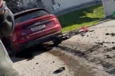 17-летний водитель Mercedes Benz влетел на площадь Ленина в Хабаровске, подробности