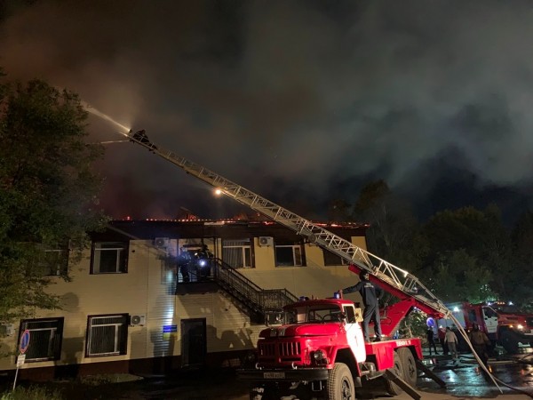 Административное здание на проспекте 60 лет Октября в Хабаровске горело минувшей ночью Административное здание на проспекте 60 лет Октября в Хабаровске горело минувшей ночью