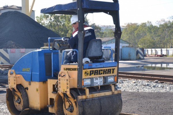 В Ванинском порту стартовал завершающий этап ремонта дорожного покрытия