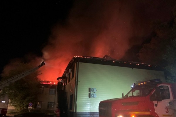 Административное здание на проспекте 60 лет Октября в Хабаровске горело минувшей ночью Административное здание на проспекте 60 лет Октября в Хабаровске горело минувшей ночью