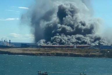 Итоги дня: гибель конькобежца, пожар на заводе, строим школы и в хлам порвало цистерну