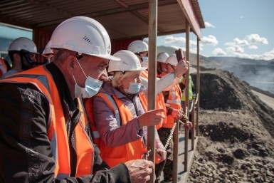 Самому мощному экскаватору на Солнцевском угольном разрезе присвоили имя ветерана отрасли