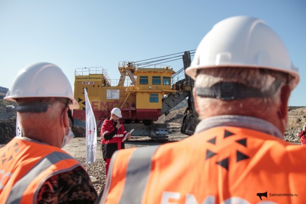 Самому мощному экскаватору на Солнцевском угольном разрезе присвоили имя ветерана отрасли