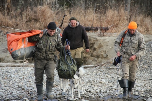 Волонтеры в Хабаровском крае нашли перевернувшуюся лодку, но им самим нужна была помощь